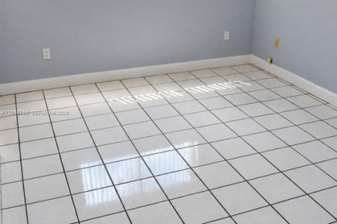 Appartement à louer à Hialeah, Floride: 2 chambres, 75.44 m2 № 2385055 - photo 28