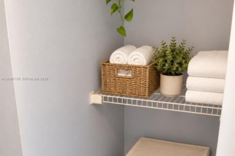 Appartement à louer à Hialeah, Floride: 2 chambres, 75.44 m2 № 2385055 - photo 10