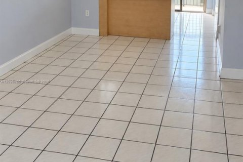 Appartement à louer à Hialeah, Floride: 2 chambres, 75.44 m2 № 2385055 - photo 15