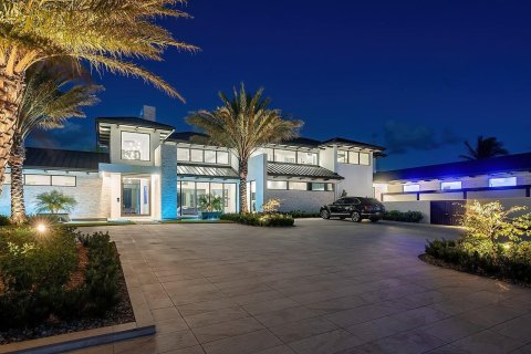 Casa en venta en Stuart, Florida, 5 dormitorios, 1078.22 m2 № 2242890 - foto 2