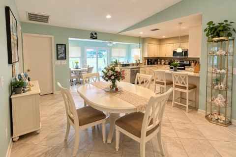 Villa ou maison à vendre à Lakeland, Floride: 2 chambres, 124.02 m2 № 2421860 - photo 8