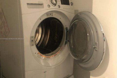 Купить кондоминиум в Майами, Флорида 1 спальня, 87.14м2, № 2053482 - фото 17