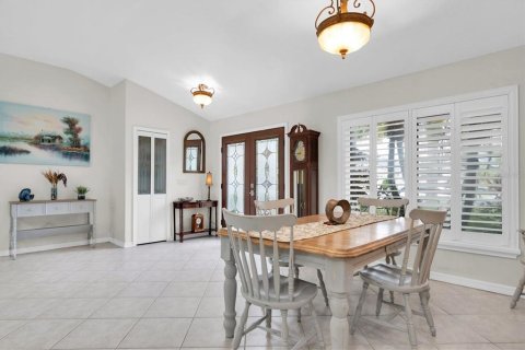 House in Tampa, Florida 3 bedrooms, 181.16 sq.m. № 1846425 - photo 5