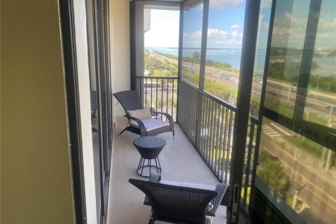 Condo in Saint Petersburg, Florida, 3 bedrooms № 2097599 - photo 23