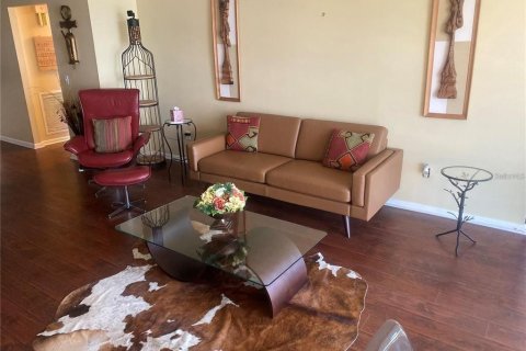 Condo in Saint Petersburg, Florida, 3 bedrooms № 2097599 - photo 7