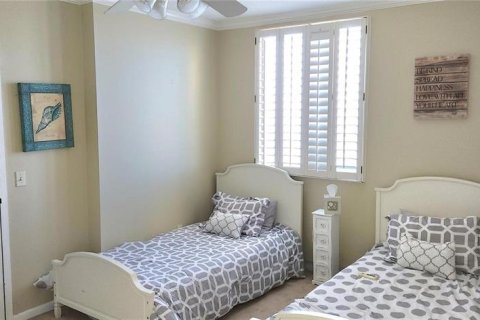 Condo in Saint Petersburg, Florida, 3 bedrooms № 2097599 - photo 24