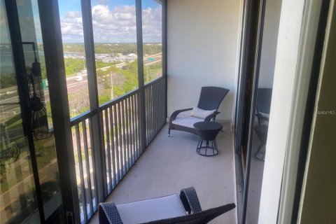 Condo in Saint Petersburg, Florida, 3 bedrooms № 2097599 - photo 13