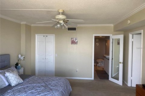Condo in Saint Petersburg, Florida, 3 bedrooms № 2097599 - photo 17