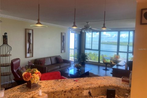 Condo in Saint Petersburg, Florida, 3 bedrooms № 2097599 - photo 3