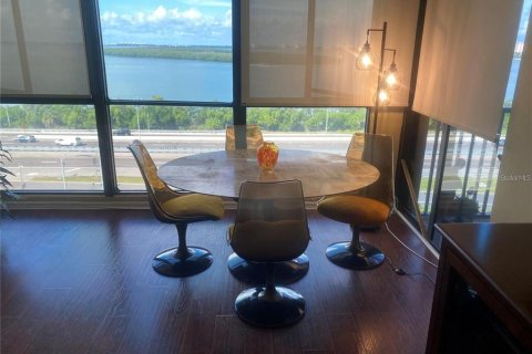 Condo in Saint Petersburg, Florida, 3 bedrooms № 2097599 - photo 8