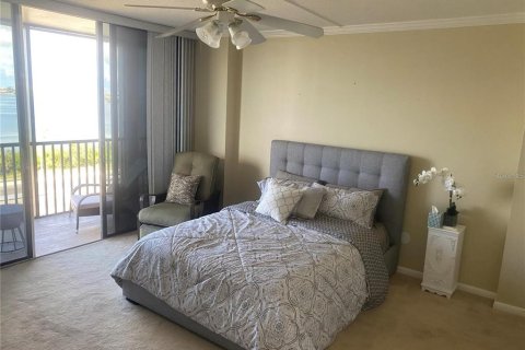 Condo in Saint Petersburg, Florida, 3 bedrooms № 2097599 - photo 20