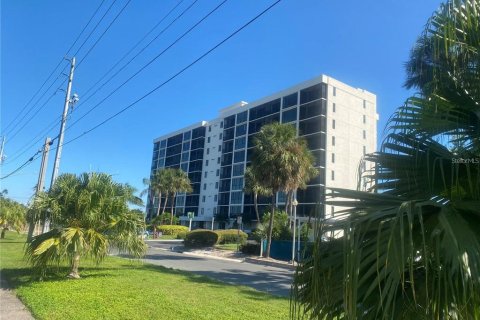 Condo in Saint Petersburg, Florida, 3 bedrooms № 2097599 - photo 28