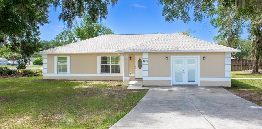 Villa ou maison à Belleview, Floride 4 chambres, 163.51 m2 № 1815162