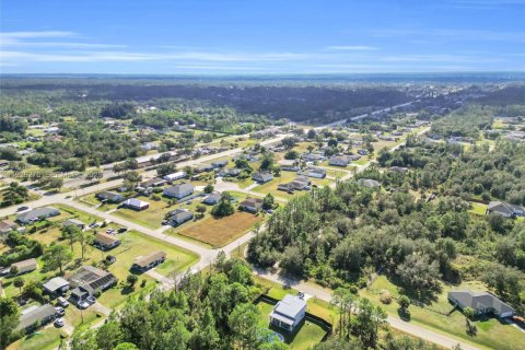 Casa en venta en Lehigh Acres, Florida, 3 dormitorios № 1984552 - foto 4