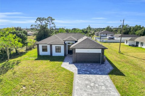Casa en venta en Lehigh Acres, Florida, 3 dormitorios № 1984552 - foto 8