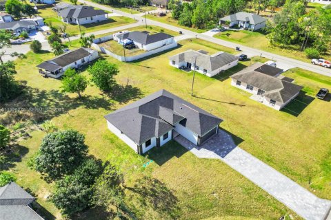 Casa en venta en Lehigh Acres, Florida, 3 dormitorios № 1984552 - foto 7