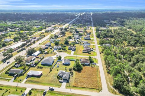 Casa en venta en Lehigh Acres, Florida, 3 dormitorios № 1984552 - foto 5