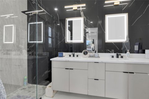 Casa en venta en Lehigh Acres, Florida, 3 dormitorios № 1984552 - foto 16