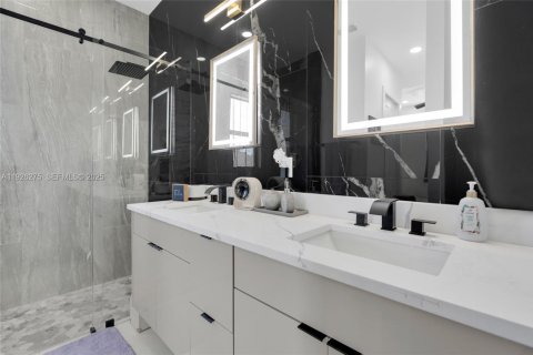 Casa en venta en Lehigh Acres, Florida, 3 dormitorios № 1984552 - foto 17