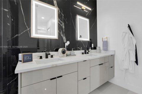 Casa en venta en Lehigh Acres, Florida, 3 dormitorios № 1984552 - foto 18