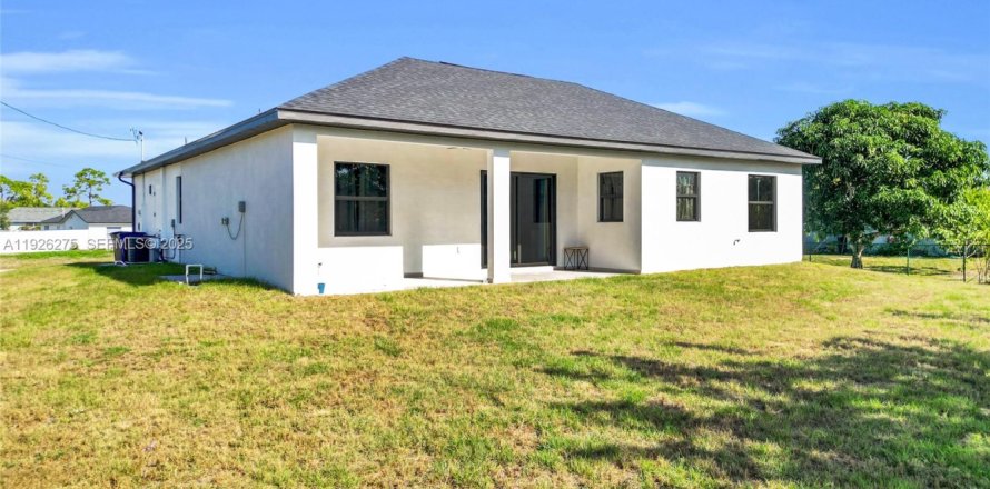 Casa en Lehigh Acres, Florida 3 dormitorios № 1984552