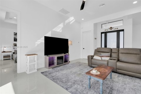 Casa en venta en Lehigh Acres, Florida, 3 dormitorios № 1984552 - foto 21