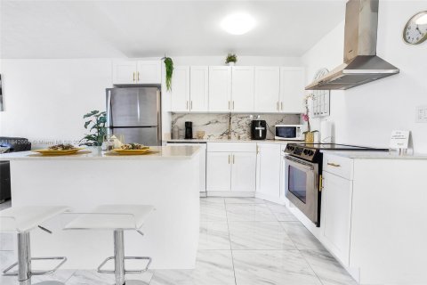 Condo in Plantation, Florida, 1 bedroom  № 1878532 - photo 12