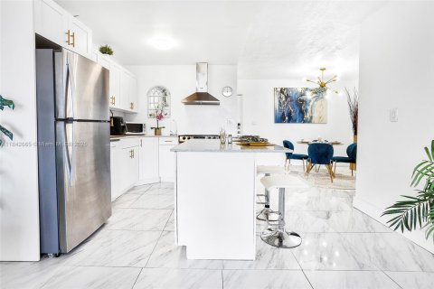 Condo in Plantation, Florida, 1 bedroom  № 1878532 - photo 9