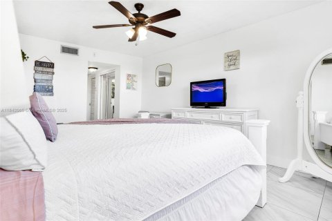 Condo in Plantation, Florida, 1 bedroom  № 1878532 - photo 19