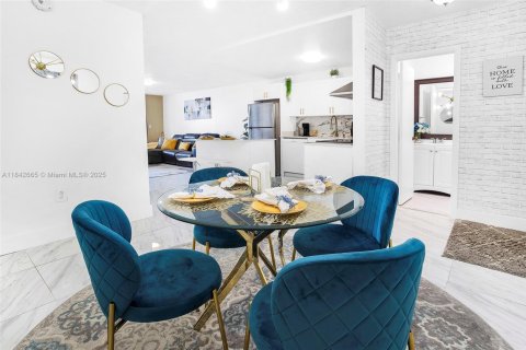 Condo in Plantation, Florida, 1 bedroom  № 1878532 - photo 2