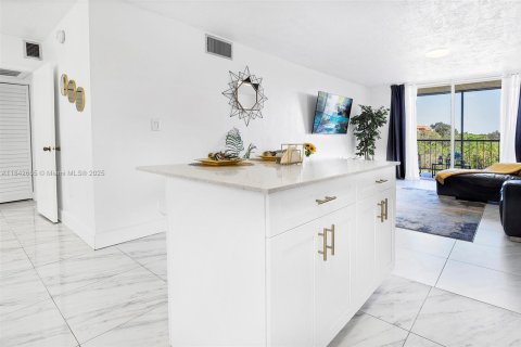 Condo in Plantation, Florida, 1 bedroom  № 1878532 - photo 11