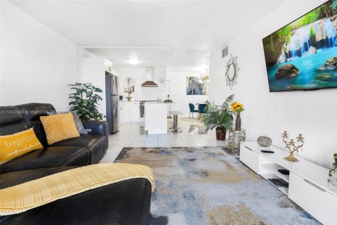 Condo in Plantation, Florida, 1 bedroom  № 1878532 - photo 4