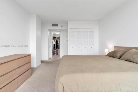 Condominio en alquiler en Miami, Florida, 2 dormitorios, 113.25 m2 № 1932453 - foto 11