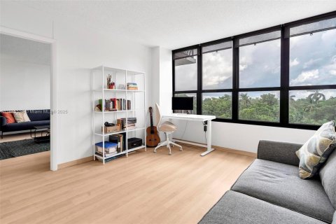 Condominio en alquiler en Miami, Florida, 2 dormitorios, 113.25 m2 № 1932453 - foto 15