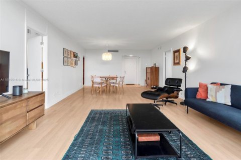 Condominio en alquiler en Miami, Florida, 2 dormitorios, 113.25 m2 № 1932453 - foto 6
