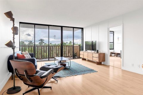 Condominio en alquiler en Miami, Florida, 2 dormitorios, 113.25 m2 № 1932453 - foto 4