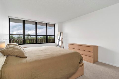 Condominio en alquiler en Miami, Florida, 2 dormitorios, 113.25 m2 № 1932453 - foto 10