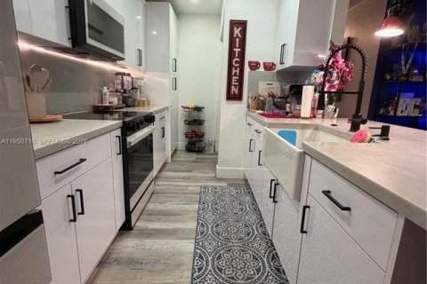 Купить виллу или дом в Майами, Флорида 3 спальни, 108.32м2, № 2007165 - фото 9