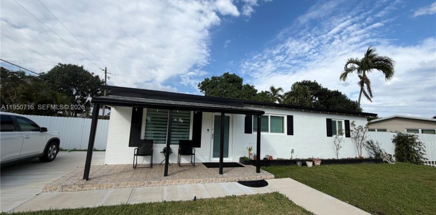 Дом в Майами, Флорида 3 спальни, 108.32м2 № 2007165