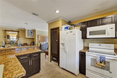 House in Hollywood, Florida 4 bedrooms, 159.79 sq.m. № 1763224 - photo 18