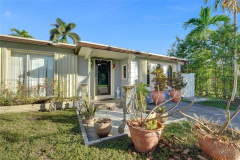 House in Hollywood, Florida 4 bedrooms, 159.79 sq.m. № 1763224 - photo 2