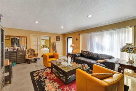 House in Hollywood, Florida 4 bedrooms, 159.79 sq.m. № 1763224 - photo 24