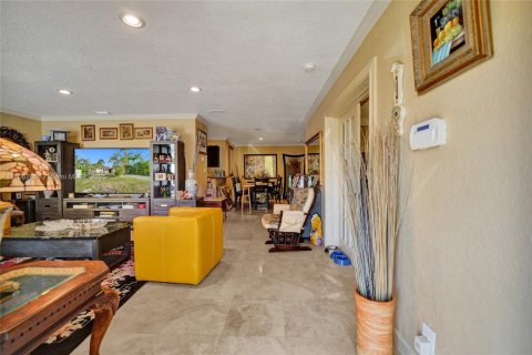 House in Hollywood, Florida 4 bedrooms, 159.79 sq.m. № 1763224 - photo 20