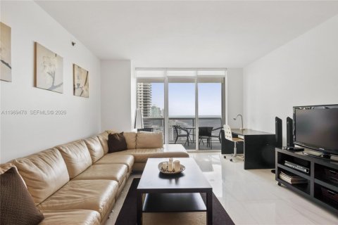 Condo in Hallandale Beach, Florida, 2 bedrooms  № 2052859 - photo 2
