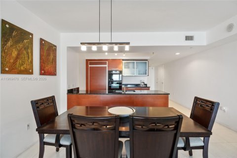 Condo in Hallandale Beach, Florida, 2 bedrooms  № 2052859 - photo 4