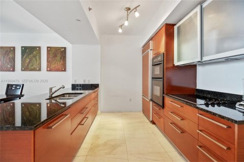 Condo in Hallandale Beach, Florida, 2 bedrooms  № 2052859 - photo 6