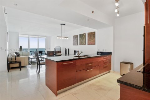 Condo in Hallandale Beach, Florida, 2 bedrooms  № 2052859 - photo 5