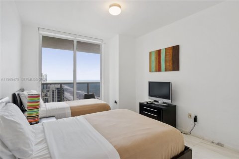 Condo in Hallandale Beach, Florida, 2 bedrooms  № 2052859 - photo 13