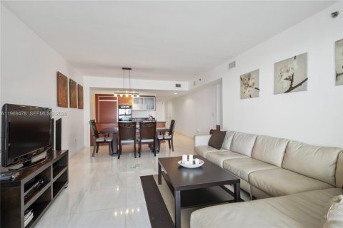 Condo in Hallandale Beach, Florida, 2 bedrooms  № 2052859 - photo 3