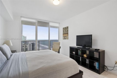 Condo in Hallandale Beach, Florida, 2 bedrooms  № 2052859 - photo 9